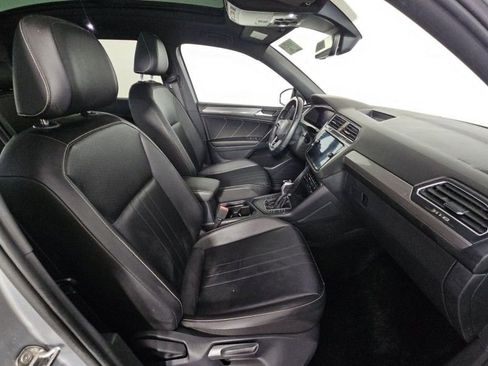 Used 2022 Volkswagen Tiguan SE R-Line image 16