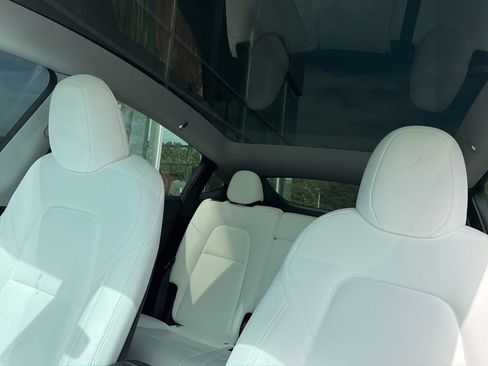 Used 2024 Tesla Model Y Long Range AWD/4WD image 14