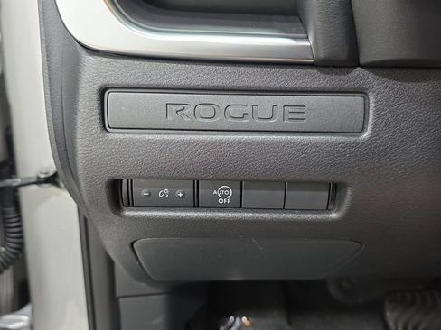 Used 2024 Nissan Rogue S AWD/4WD image 26