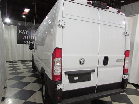 Used 2024 RAM ProMaster 2500 w/ Convenience Group image 11
