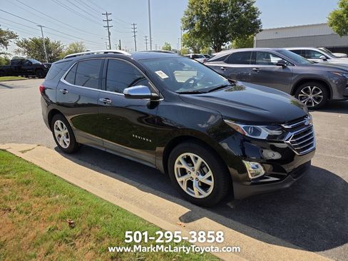 Used 2018 Chevrolet Equinox Premier FWD image 2