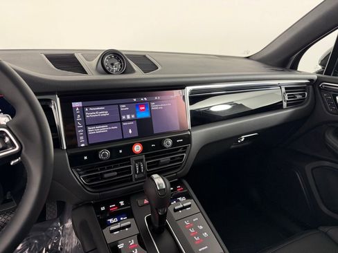 New 2026 Porsche Macan AWD/4WD image 25