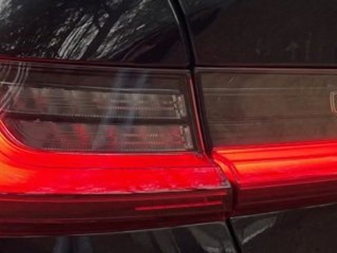 Used 2021 BMW 330i Sedan w/ M Sport Package image 9