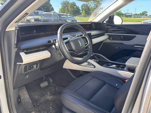 Used 2025 Lincoln Nautilus Premier w/ Equipment Group 102A AWD/4WD image 11