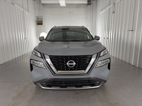 Used 2022 Nissan Rogue SL w/ SL Premium Package image 2