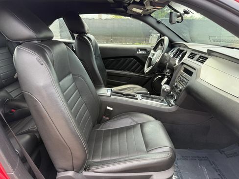 Used 2010 Ford Mustang Convertible RWD image 18