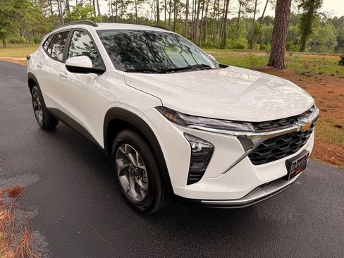 New 2026 Chevrolet Trax LT w/ Driver Confidence Package FWD image 7
