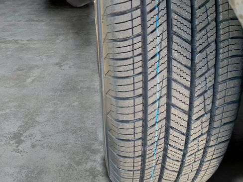 Certified 2022 Hyundai Venue Limited FWD image 11