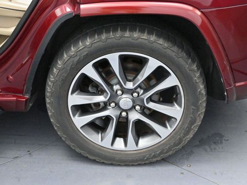 Used 2018 Jeep Grand Cherokee Overland AWD/4WD image 30
