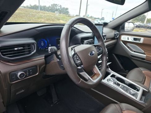 Used 2022 Ford Explorer King Ranch w/ Premium Technology Package image 12