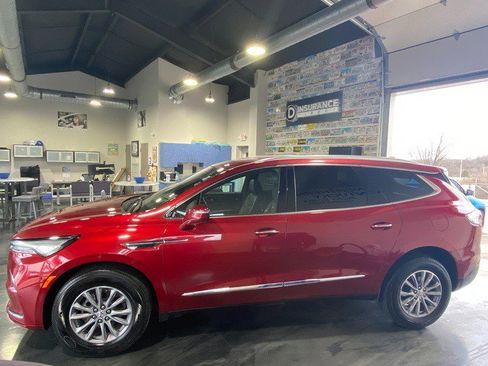 Used 2024 Buick Enclave Premium image 4