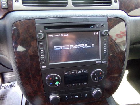 Used 2013 GMC Yukon XL Denali image 24