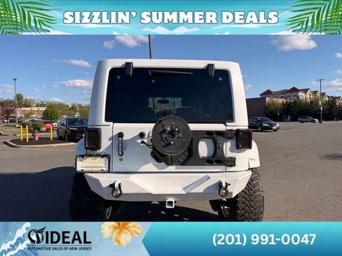 Used 2016 Jeep Wrangler Unlimited Sahara w/ Connectivity Group AWD/4WD image 7