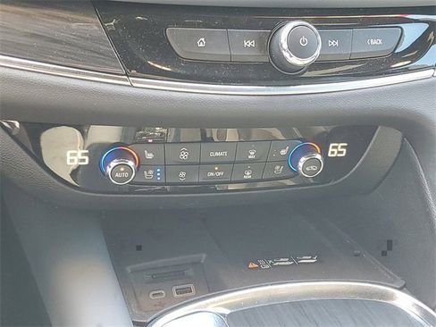 Used 2024 Buick Enclave Premium image 23