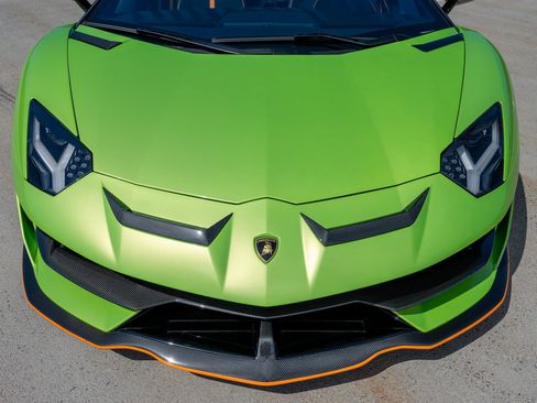 Used 2021 Lamborghini Aventador SVJ AWD/4WD image 4