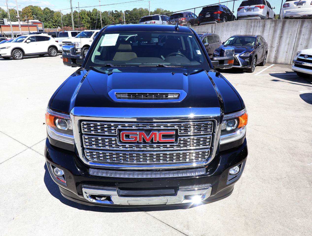 Used 2019 GMC Sierra 2500 Denali w/ Duramax Plus Package AWD/4WD image 11