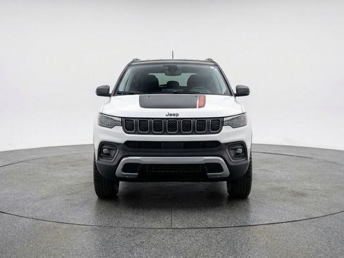 Used 2025 Jeep Compass Trailhawk AWD/4WD image 2