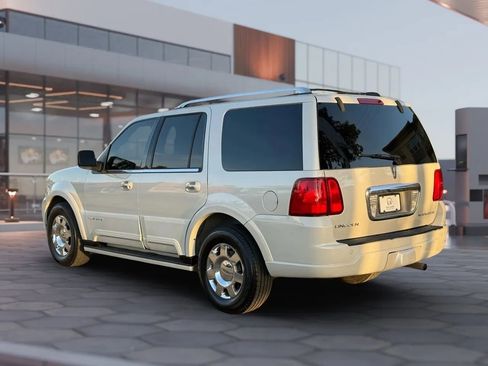 Used 2004 Lincoln Navigator 2WD image 4