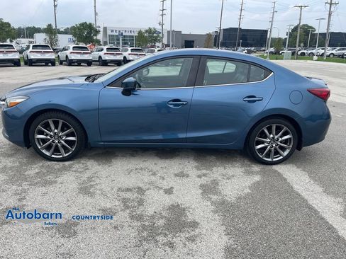 Used 2018 MAZDA MAZDA3 Touring FWD image 2