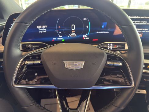 Certified 2024 Cadillac Lyriq Luxury AWD/4WD image 9