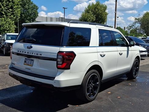 Used 2024 Ford Expedition Limited AWD/4WD image 6