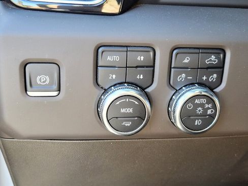 Used 2024 GMC Sierra 3500 Denali w/ Denali Reserve Package image 30