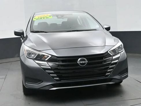 Used 2023 Nissan Versa SV FWD image 3