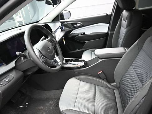 New 2026 Chevrolet Trax LT w/ Driver Confidence Package FWD image 8