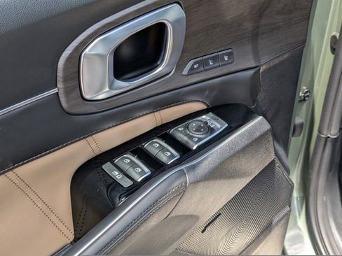 Used 2024 Kia Sorento SX Prestige w/ Olive Brown Leather Package image 17
