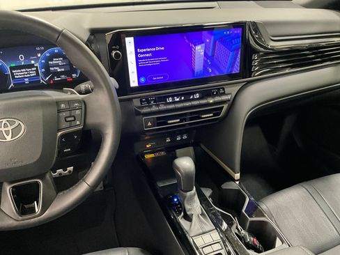 Used 2025 Toyota Camry XSE FWD image 8