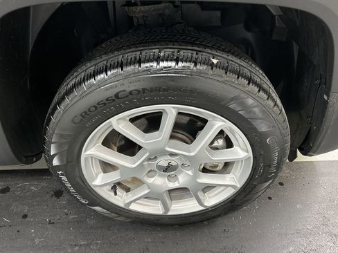 Certified 2022 Jeep Renegade Latitude w/ Convenience Group image 8