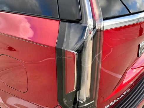 Used 2024 Cadillac Escalade Premium Luxury RWD image 28