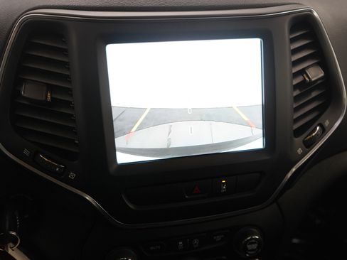 Used 2022 Jeep Cherokee Latitude w/ Sun & Sound Group image 27