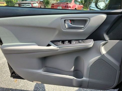 Used 2015 Toyota Camry LE FWD image 34