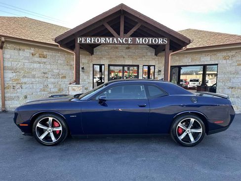 Used 2017 Dodge Challenger R/T image 2