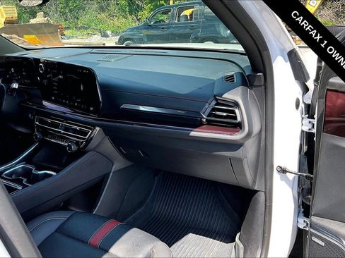 Used 2025 Chevrolet Traverse RS w/ LPO, Floor Liner Package FWD image 26