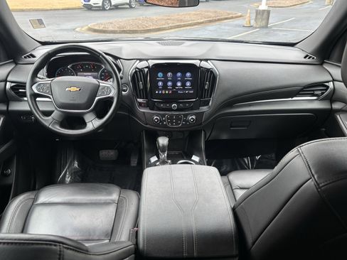 Used 2023 Chevrolet Traverse LT image 32