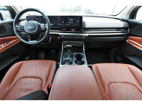 Used 2025 Kia Carnival SX w/ SX Dark Edition Package FWD image 10