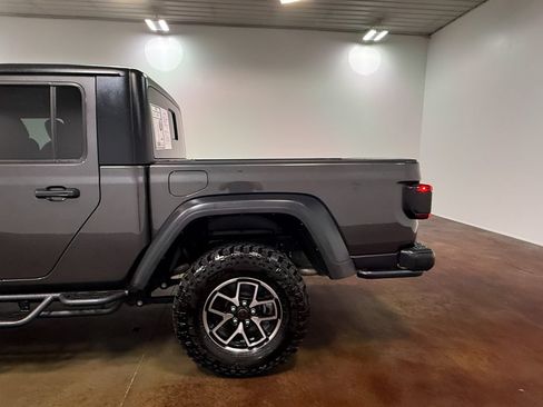Used 2024 Jeep Gladiator Rubicon w/ Convenience Group AWD/4WD image 37
