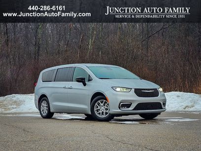 New 2026 Chrysler Pacifica Select