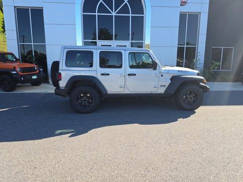 Used 2023 Jeep Wrangler Unlimited w/ Sun & Screen Package image 7