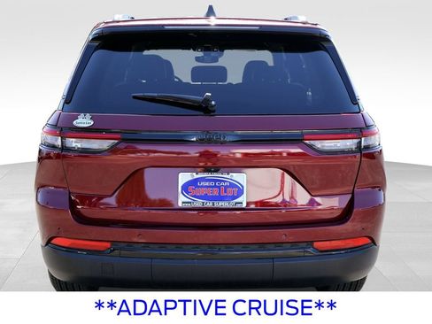 Used 2024 Jeep Grand Cherokee Altitude RWD image 17