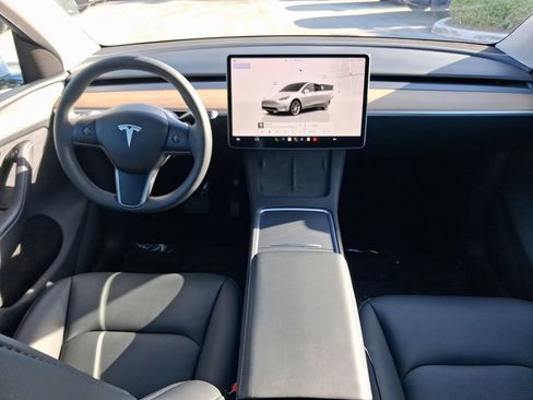 Used 2024 Tesla Model Y Long Range AWD/4WD image 9