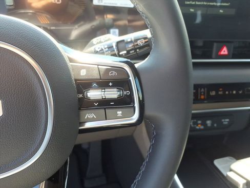 New 2026 Kia Carnival EX FWD image 21