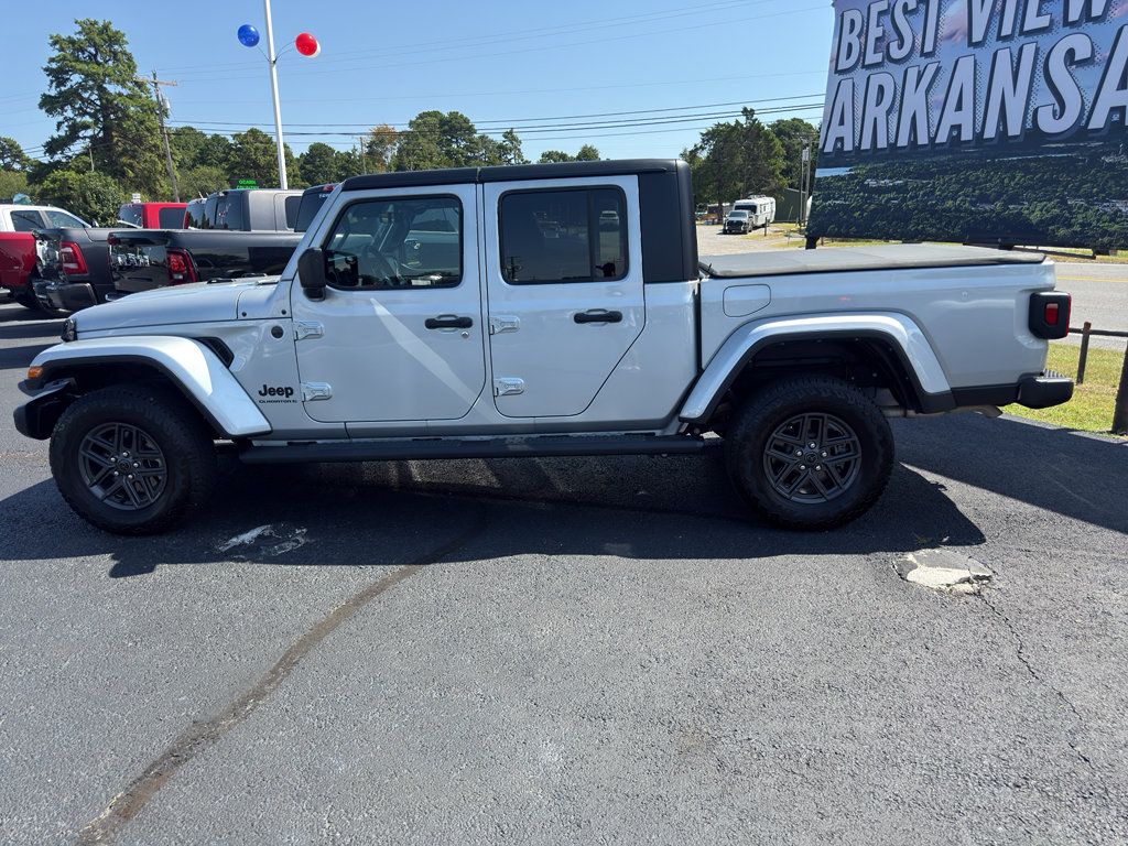 Used 2024 Jeep Gladiator Sport AWD/4WD image 7