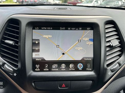 Used 2017 Jeep Cherokee Limited w/ Luxury Group FWD image 13