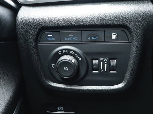 Used 2023 Jeep Grand Cherokee 4WD 4xe image 15
