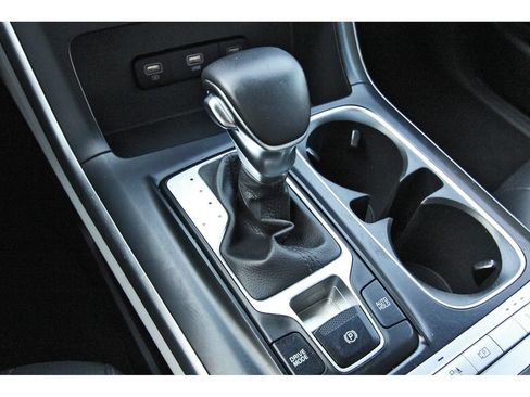 Used 2022 Kia Carnival LX FWD image 28