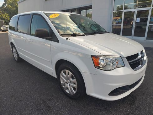 Used 2016 Dodge Grand Caravan SE w/ Quick Order Package 29E SE image 2