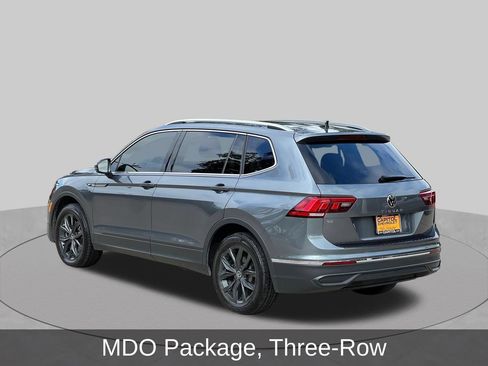 Used 2024 Volkswagen Tiguan SE w/ Panoramic Sunroof Package FWD image 3